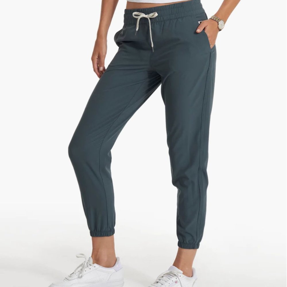 Vuori Women's Teal Blue Weekend Joggers Pants With Pockets Size Medium